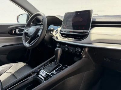 2025 Jeep Compass - Photo 12