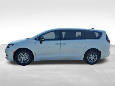 2027 Chrysler Pacifica — side profile view