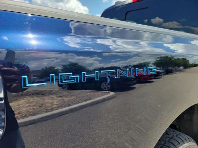 2023 Ford F-150 Lightning — photo 7 view
