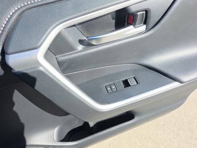 2021 Toyota RAV4 - Photo 9