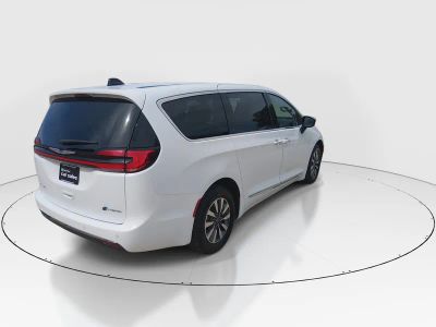 2023 Chrysler Pacifica — photo 7 view