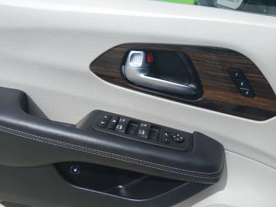 2023 Chrysler Pacifica — photo 22 view