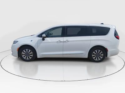 2023 Chrysler Pacifica — interior view