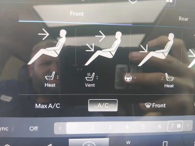 2023 Chrysler Pacifica — photo 19 view