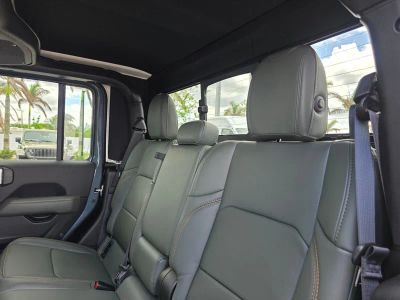 2026 Jeep Gladiator — photo 7 view