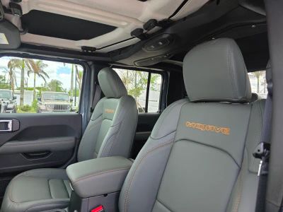 2026 Jeep Gladiator — photo 11 view