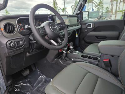 2026 Jeep Gladiator — photo 13 view