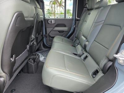 2026 Jeep Gladiator — photo 8 view