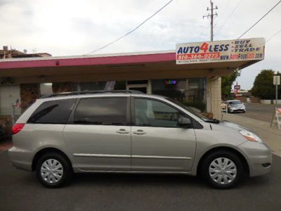 2007 Toyota Sienna — side profile view