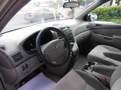 2007 Toyota Sienna — photo 14 view