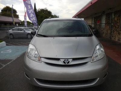 2007 Toyota Sienna — photo 8 view