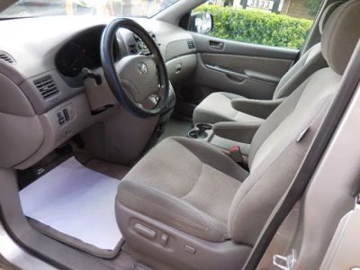 2007 Toyota Sienna — photo 9 view