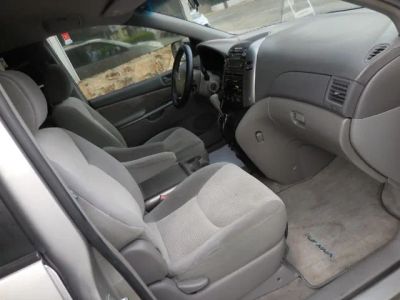 2007 Toyota Sienna — photo 10 view