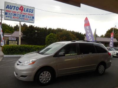 2007 Toyota Sienna — engine compartment view