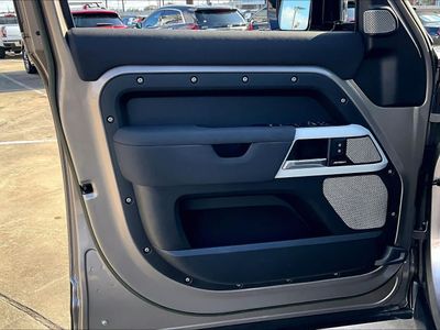 2023 Land Rover Defender - Photo 23