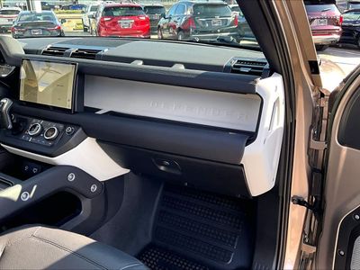 2023 Land Rover Defender - Photo 15