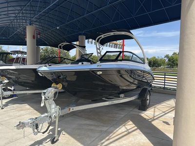 2025 Yamaha Boats 195S - Photo 2
