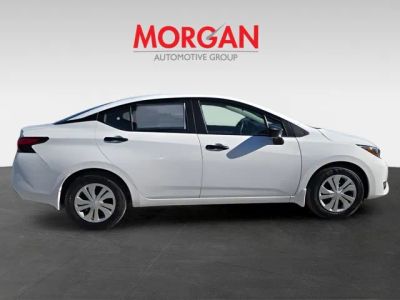 2025 Nissan Versa — photo 9 view