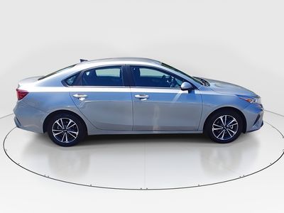 2024 Kia Forte — photo 8 view
