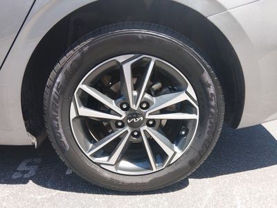 2024 Kia Forte — photo 10 view