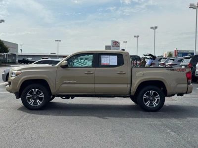 2017 Toyota Tacoma - Photo 8