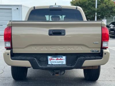 2017 Toyota Tacoma - Photo 10