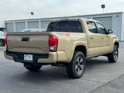 2017 Toyota Tacoma - Photo 11