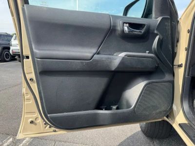 2017 Toyota Tacoma - Photo 12
