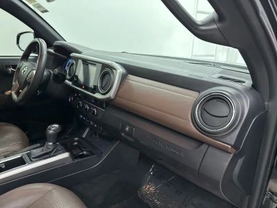 2017 Toyota Tacoma - Photo 25