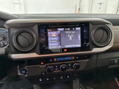 2017 Toyota Tacoma - Photo 14