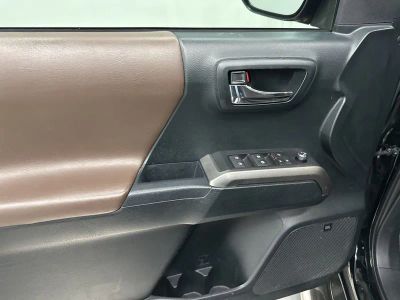 2017 Toyota Tacoma - Photo 11