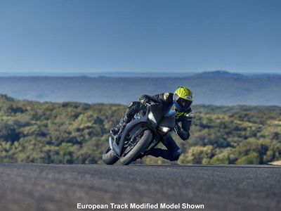 2026 Honda CBR650R E-Clutch - Photo 11