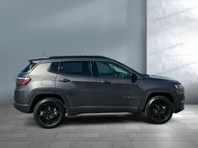 2022 Jeep Compass — photo 7 view