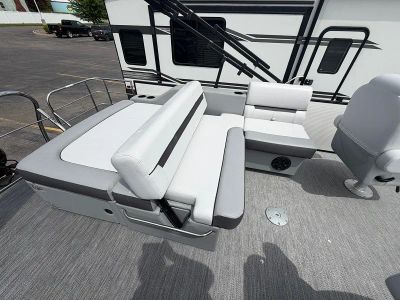 2024 Godfrey Pontoons Sweetwater — photo 7 view