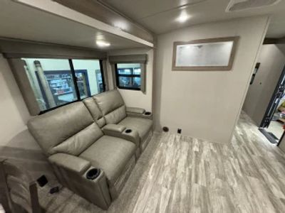 2021 Grand Design Imagine - Photo 18