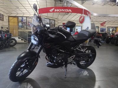 2025 Honda CB300R - Photo 4
