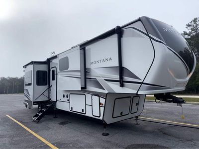 2024 Keystone MONTANA LEGECY — front three-quarter view