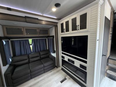 2024 Keystone MONTANA LEGECY — interior view