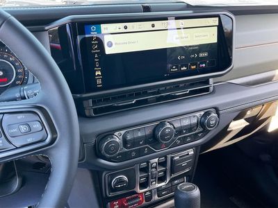 2026 Jeep Gladiator - Photo 15