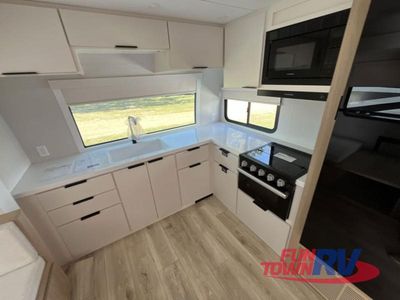2026 Winnebago Thrive - Photo 18