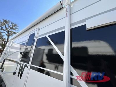 2026 Winnebago Thrive - Photo 8