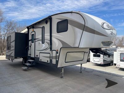 2017 Keystone RV Cougar - Photo 2