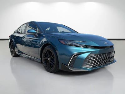 2025 Toyota Camry SE — front three-quarter view
