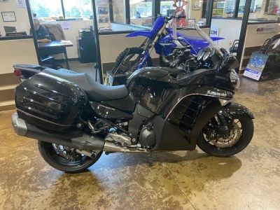 2022 Kawasaki Concours®14 ABS — front three-quarter view
