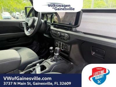 2025 Jeep Wrangler — photo 10 view