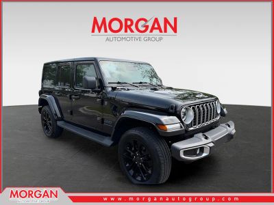 2025 Jeep Wrangler Sahara 4xe in Black — front three-quarter view