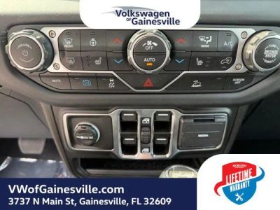 2025 Jeep Wrangler — photo 27 view