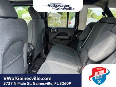 2025 Jeep Wrangler — photo 11 view