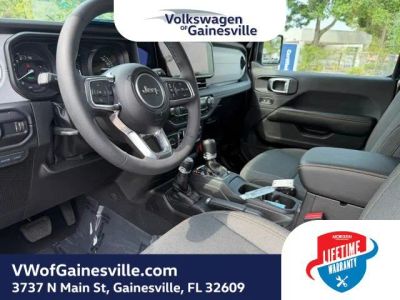 2025 Jeep Wrangler — photo 21 view