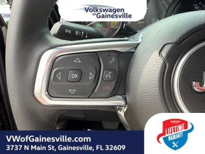 2025 Jeep Wrangler — photo 24 view